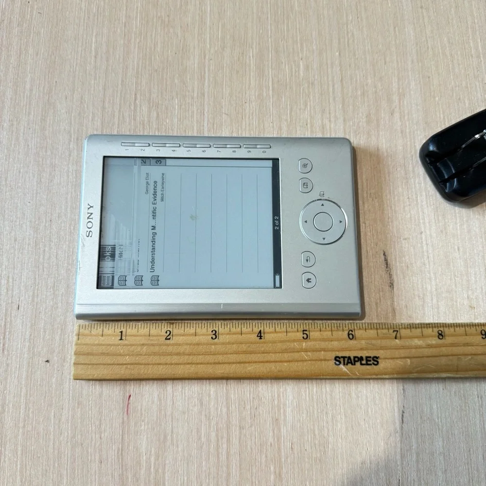Sony PRS-300 eReaders Silver Broken Screen Turns On“Parts/Repair-Only”Buy As Is